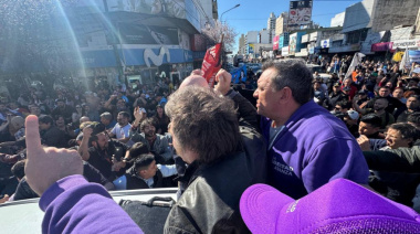 Milei suspendió su caravana en Lomas de Zamora entre manifestantes y abucheos