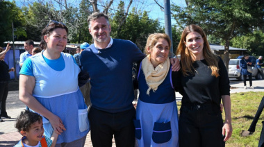 Vecinos y familias disfrutan de la plaza que transforma Río Luján