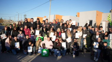 La Provincia entregó 21 casas en Olavarría