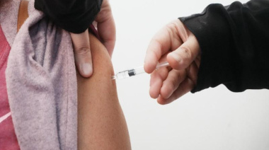 Vacunación contra el dengüe: se amplió la cobertura para jóvenes