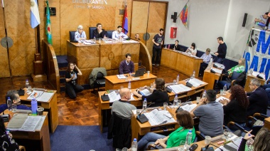 Nueva sesión en el Concejo y la tribuna de amblos bloques fue la protagonista