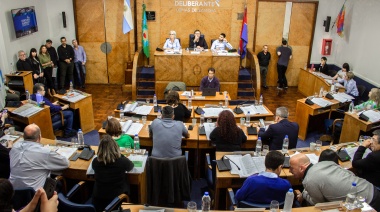Nueva sesión en el Concejo y la tribuna de amblos bloques fue la protagonista
