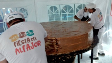 Se palpita la Fiesta del Alfajor con la elaboración de uno de más de 600 kilos