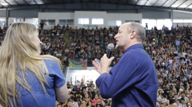 Insaurralde y Di Tullio entregaron materiales educativos a jardines de Lomas