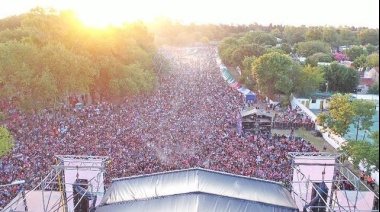 El carnaval de Lomas volvió a explotar de gente con un Parque Eva Perón repleto