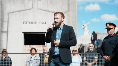 Otermín participó del homenaje a los caídos de Malvinas en el Cementerio de Lomas