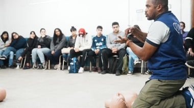 En las escuelas realizan formaciones en RCP