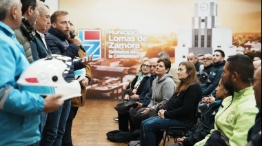 Otermín y D’Onofrio entregaron cascos para trabajadores de tránsito, policía y emergencias 