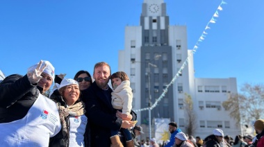 Miles de vecinos de Lomas celebraron el 9 de Julio en la Plaza Grigera