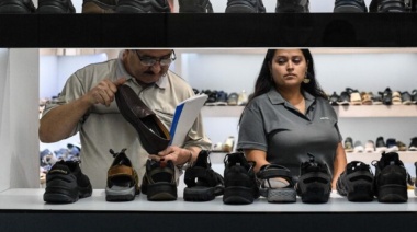 El 60% de los argentinos consumen menos y la mitad usó ahorros para pagar gastos