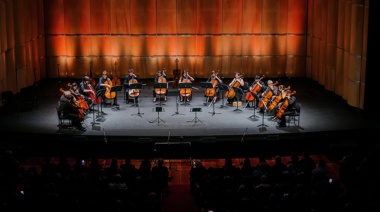 La agrupación “12 Violoncellos de Buenos Aires” se presenta en el Argentino
