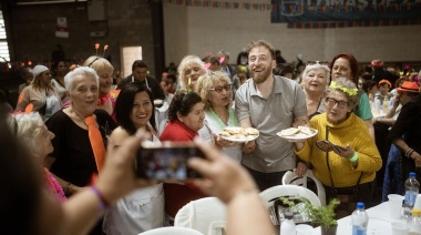 Un encuentro con más de 800 adultos mayores en Lomas