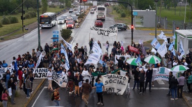 En defensa de la educación, la UNLZ realizó un ruidazo y clase pública