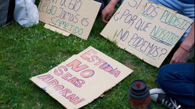 En defensa de la educación, la UNLZ realizó un ruidazo y clase pública