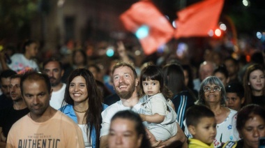 Otermín participó del desfile de los Reyes Magos junto a miles de familias de Lomas