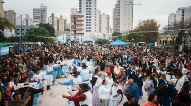 Miles de vecinos celebraron Lomas por la Patria en Comunidad en la Plaza Grigera