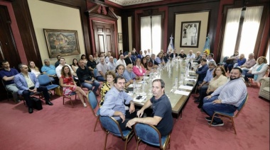 Kicillof convocó a más de 30 gremios para analizar la economía