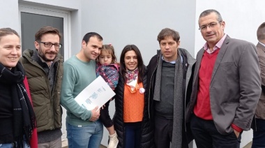 Kicillof entregó viviendas en territorio radical