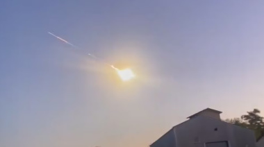 Una bola de fuego iluminó el cielo de Bahía Blanca y despertó la curiosidad de vecinos