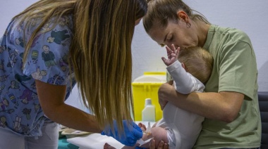 Prorrogan hasta fin de agosto la vacunación contra la bronquiolitis: quiénes deben aplicársela