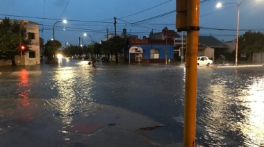 Olavarría bajo el agua: suspensión de clases, calles intransitables y casas inundadas