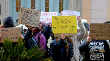 Protestas y repudio en Tandil durante la visita de campaña de La Libertad Avanza