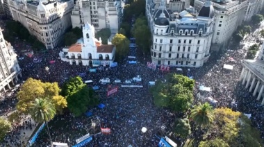 Masiva marcha en defensa de la Universidad y la educación pública