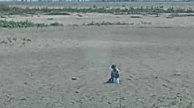 Insólito: una mujer quedó enterrada en la laguna de Chascomús