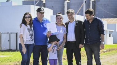 Kicillof en Salto: entregó viviendas e inauguró la reconstrucción de un tramo de la RP N°32