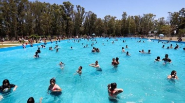 Miles de vecinos ya disfrutan las piletas del Parque Albertina