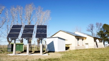 Provincia firma convenio para equipar con energía solar a más de 20 escuelas rurales