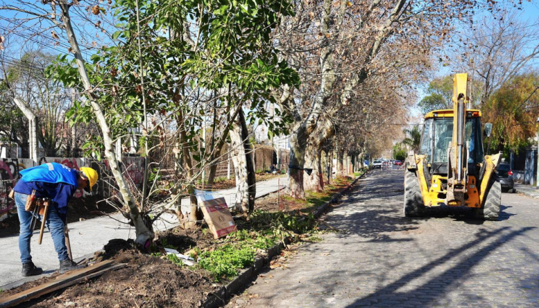 Continúan las reformas en plazas de Lomas: mejoras en la Roberto Sánchez de Banfield