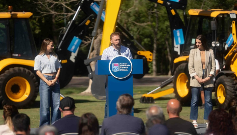 Otermín presentó nuevas máquinas para el mantenimiento de las cuencas de Lomas