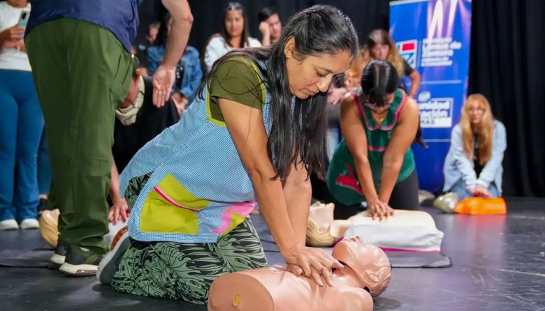 Aprender RCP para salvar vidas: lanzaron un ciclo de charlas en los barrios del distrito