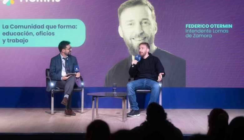 Educación Lomas: Otermín participó de la Feria del Libro