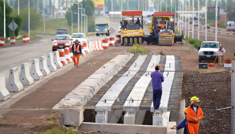 Kicillof modifica la Ley de Obra Pública para agilizar contrataciones y pagos
