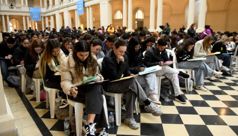 Más de 7 mil profesionales compiten por 2.400 residencias en Buenos Aires
