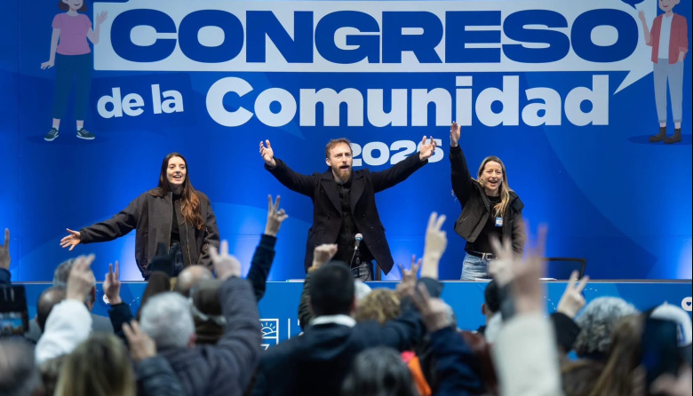 Otermín encabezó el Congreso de la Comunidad de Lomas junto a más de seis mil vecinos