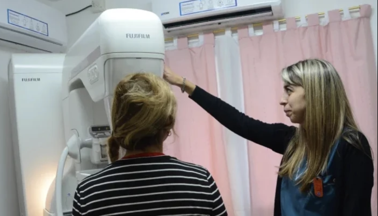Octubre Rosa: los centros de salud de Lomas realizarán mamografías sin turno previo durante todo el mes