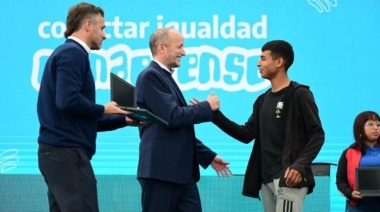 Insaurralde entregó netbooks del Conectar Igualdad Bonaerense en Pilar
