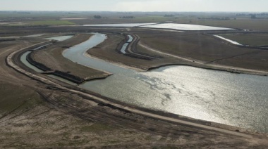 Firman contrato para ampliar la capacidad de la Cuenca del Río Salado desde Roque Pérez hasta 25 de Mayo