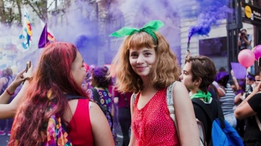 Ya llega el estreno de la miniserie Arde, la llama de los feminismos bonaerenses