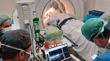 Realizan cirugías neurológicas para tratar el Parkinson en hospitales bonaerenses