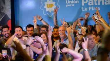 Kicillof felicitó a Julio Alak por ganar la intendencia de La Plata