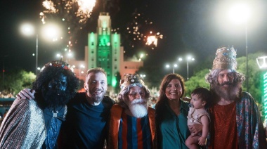 Federico Otermín y Daniela Vilar recibieron a los Reyes Magos junto a miles de vecinos en Lomas