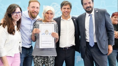 Kicillof entregó 272 títulos de propiedad gratuitos para familias de Lomas de Zamora