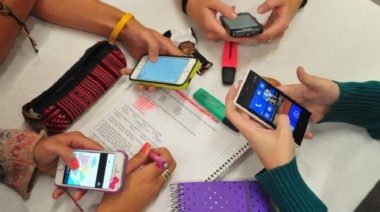 Buscan limitar el uso de celulares en las escuelas bonaerenses
