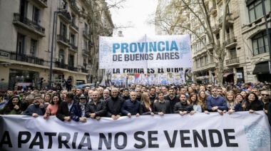 Kicillof se sumó a la marcha contra el veto jubilatorio junto a varios dirigentes bonaerenses