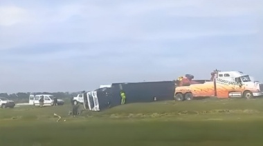 Vuelco fatal de un camión en la Ruta 2: falleció el chofer