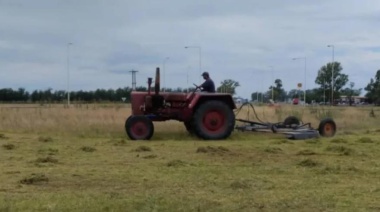 Intendentes bonaerenses salen a cortar el pasto en las rutas nacionales y cruzaron a Vialidad